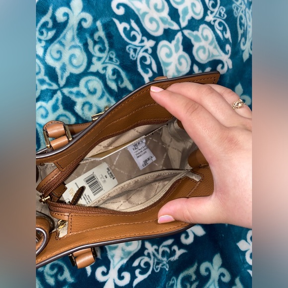 Michael Kors Hamilton Handbag. - Picture 6 of 8